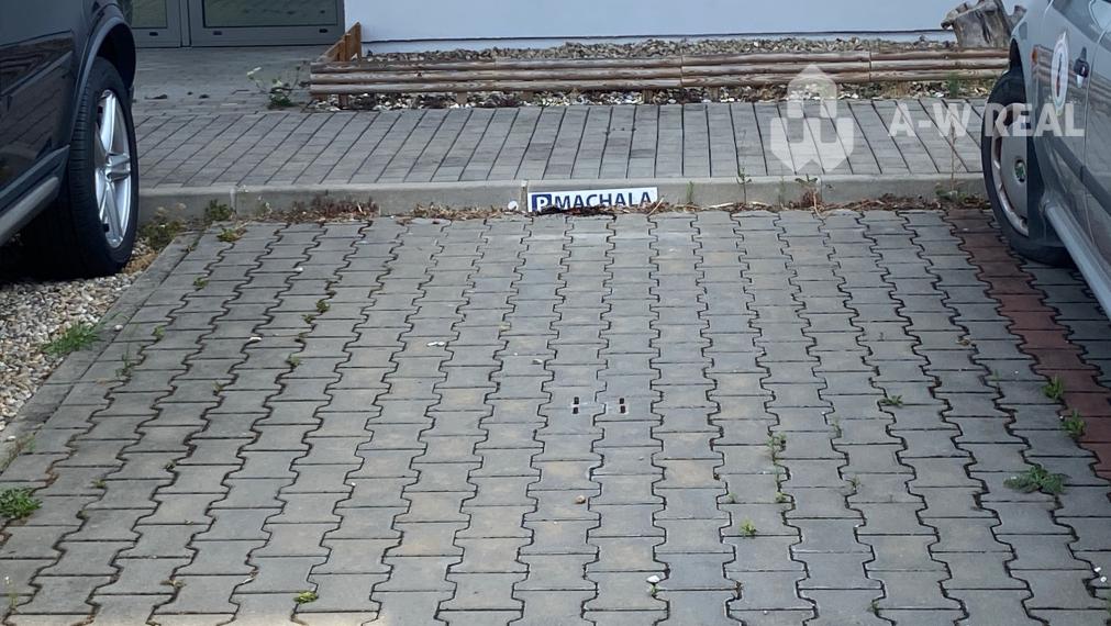 A-W REAL | Štýlový 3-izbový byt s dvomi balkónovými priestormi, vlastným kúrením a možnosťou 2 parkovacích státí | Hviezdne Bývanie – Hviezdoslavov