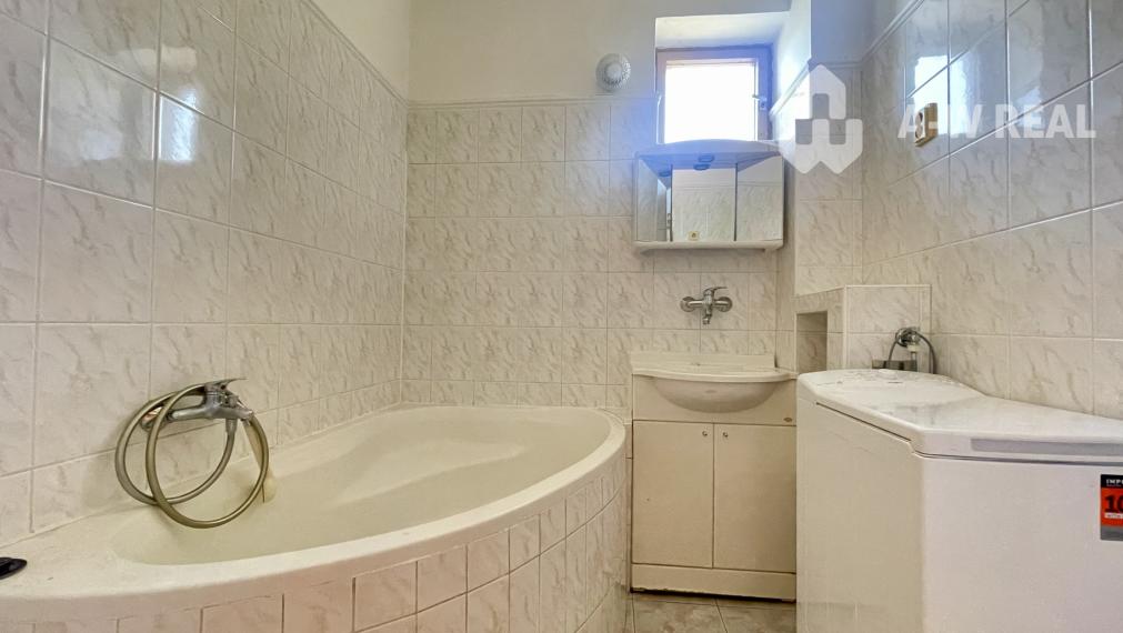 Rodinný dom s garážou a veľkým potenciálom v obci Padáň