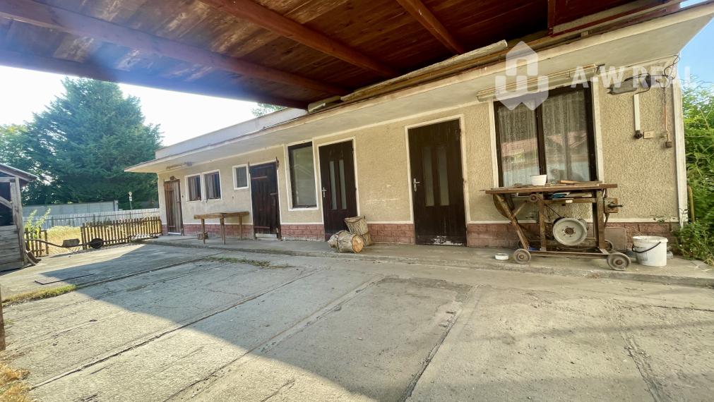 Rodinný dom s garážou a veľkým potenciálom v obci Padáň