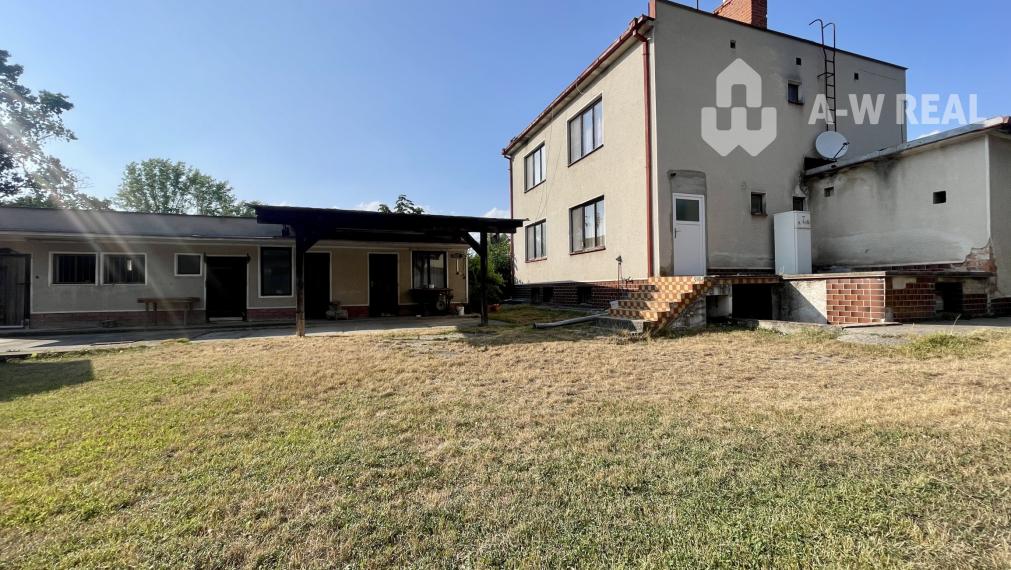 Rodinný dom s garážou a veľkým potenciálom v obci Padáň