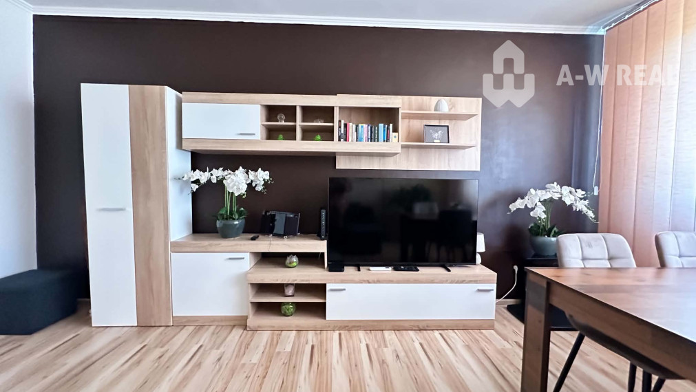 ☎️ 0918197701 Na predaj priestranný, svetlý  a kompletne zariadený 3-izbový byt s loggiou aj s klimatizáciou  vo Veľkom Mederi / ul. Komárňanská