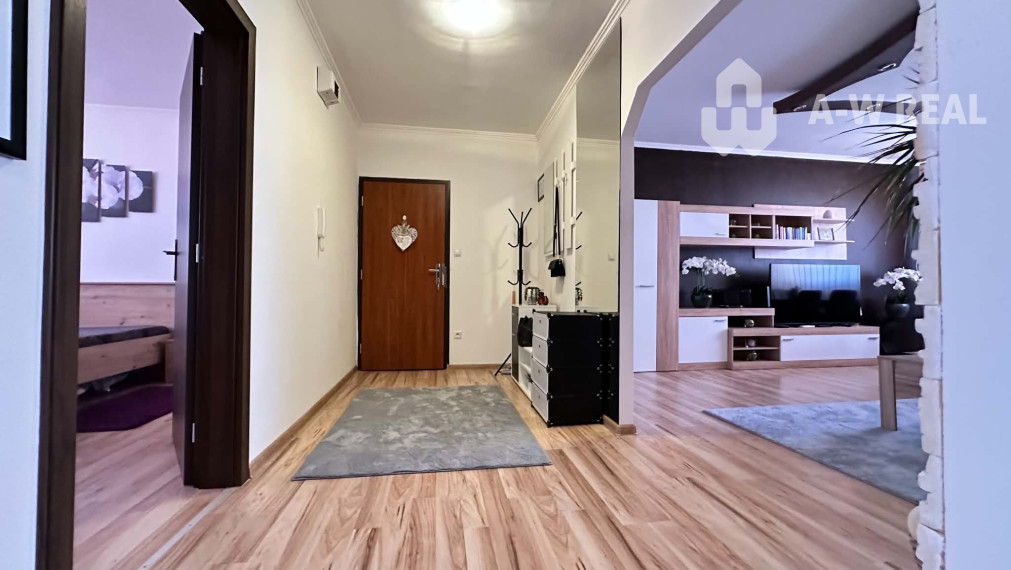 ☎️ 0918197701 Na predaj priestranný, svetlý  a kompletne zariadený 3-izbový byt s loggiou aj s klimatizáciou  vo Veľkom Mederi / ul. Komárňanská