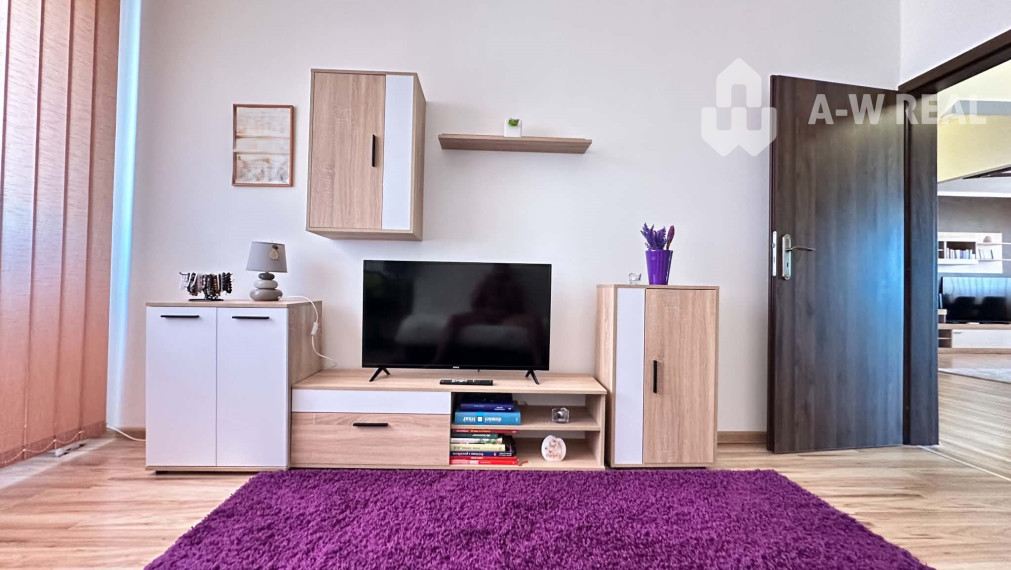 ☎️ 0918197701 Na predaj priestranný, svetlý  a kompletne zariadený 3-izbový byt s loggiou aj s klimatizáciou  vo Veľkom Mederi / ul. Komárňanská