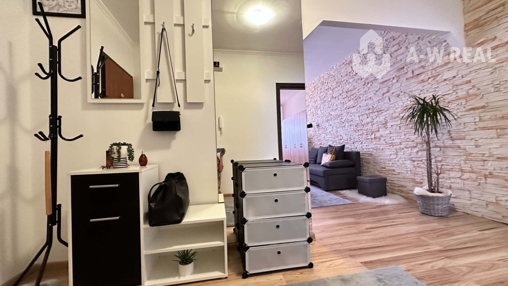 ☎️ 0918197701 Na predaj priestranný, svetlý  a kompletne zariadený 3-izbový byt s loggiou aj s klimatizáciou  vo Veľkom Mederi / ul. Komárňanská
