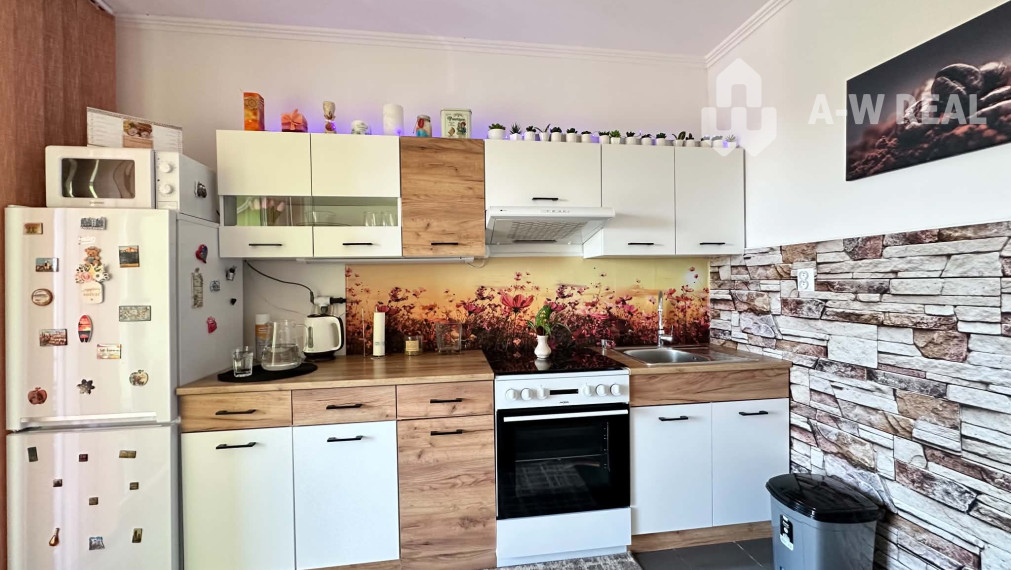 ☎️ 0918197701 Na predaj priestranný, svetlý  a kompletne zariadený 3-izbový byt s loggiou aj s klimatizáciou  vo Veľkom Mederi / ul. Komárňanská