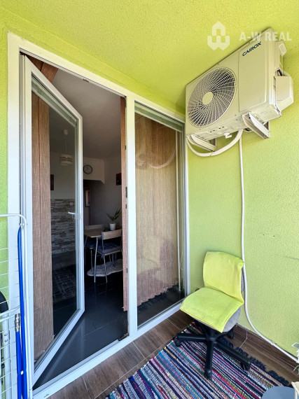 ☎️ 0918197701 Na predaj priestranný, svetlý  a kompletne zariadený 3-izbový byt s loggiou aj s klimatizáciou  vo Veľkom Mederi / ul. Komárňanská