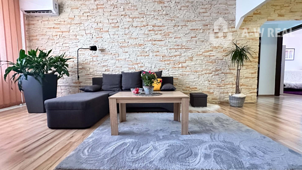 ☎️ 0918197701 Na predaj priestranný, svetlý  a kompletne zariadený 3-izbový byt s loggiou aj s klimatizáciou  vo Veľkom Mederi / ul. Komárňanská