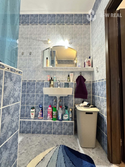 ☎️ 0918197701 Na predaj priestranný, svetlý  a kompletne zariadený 3-izbový byt s loggiou aj s klimatizáciou  vo Veľkom Mederi / ul. Komárňanská