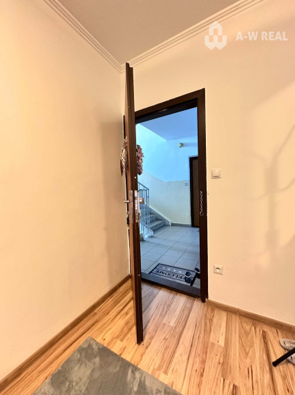 ☎️ 0918197701 Na predaj priestranný, svetlý  a kompletne zariadený 3-izbový byt s loggiou aj s klimatizáciou  vo Veľkom Mederi / ul. Komárňanská