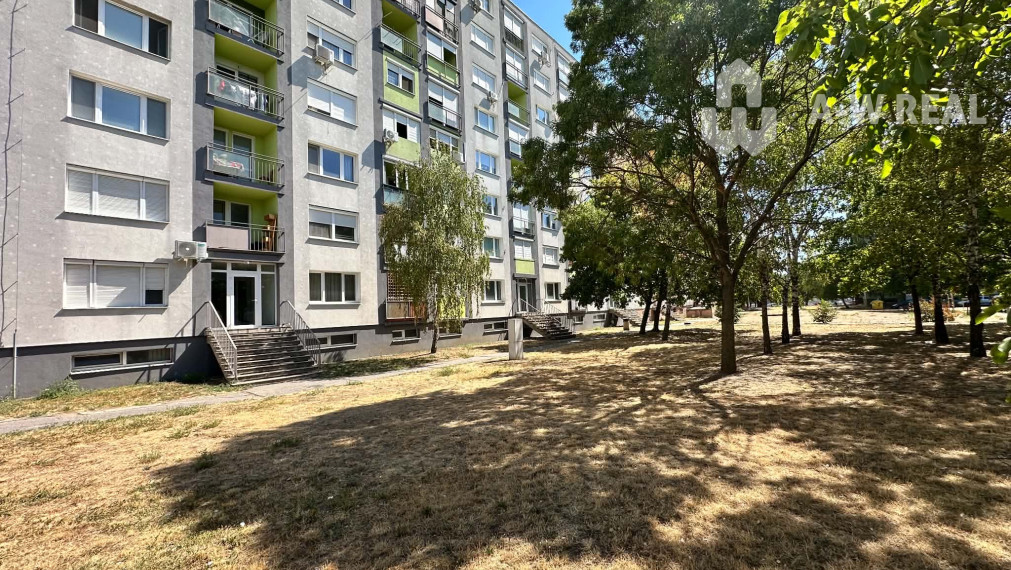 ☎️ 0918197701 Na predaj priestranný, svetlý  a kompletne zariadený 3-izbový byt s loggiou aj s klimatizáciou  vo Veľkom Mederi / ul. Komárňanská