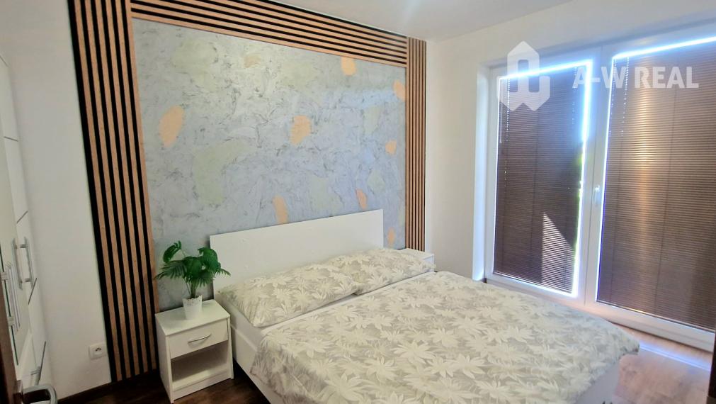 2-IZBOVÝ BYT S VEĽKÝM BALKÓNOM NA PREDAJ