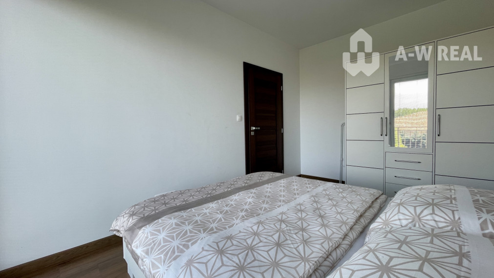 2-IZBOVÝ BYT S VEĽKÝM BALKÓNOM NA PREDAJ