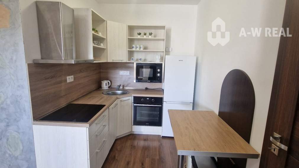 2-IZBOVÝ BYT S VEĽKÝM BALKÓNOM NA PREDAJ