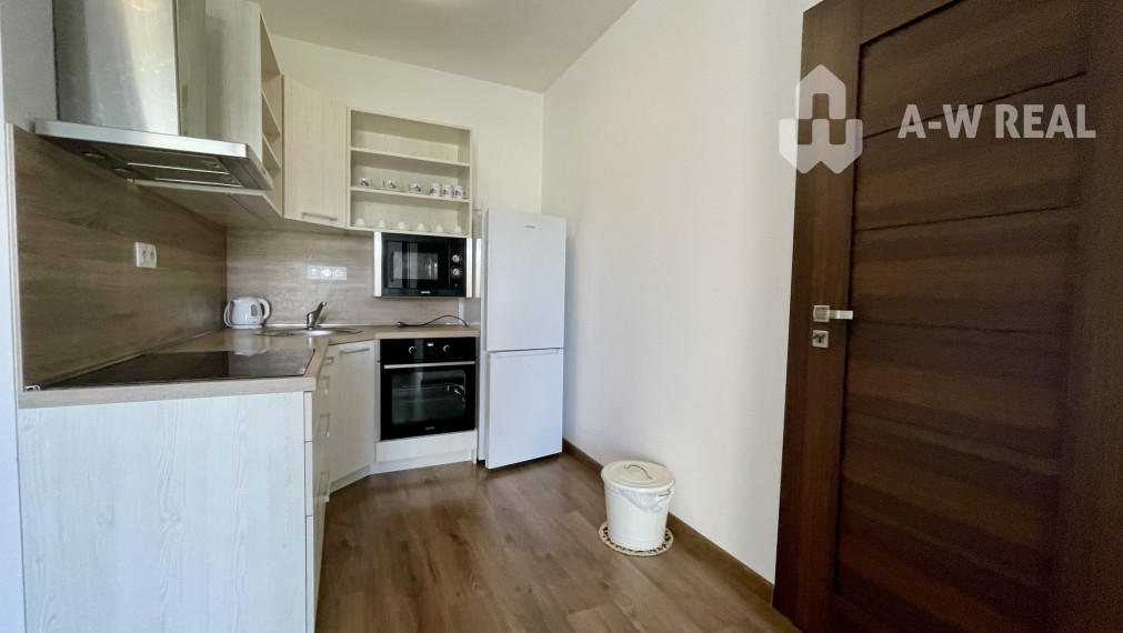2-IZBOVÝ BYT S VEĽKÝM BALKÓNOM NA PREDAJ