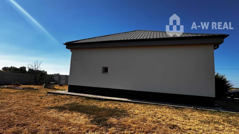 Bývajte ako v dome za cenu bytu! 2i byt s 7-árovým pozemkom v Zemianskej Olči
