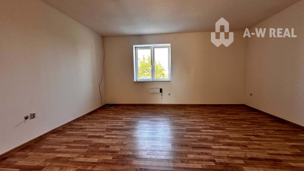 Na predaj 2-izb. byt v dvojdome (110 m²) v štandarde s krbom – Možnosť kúpy celého dvojdomu!   Zemianska Olča
