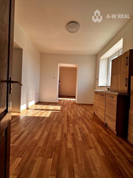 Na predaj 2-izb. byt v dvojdome (110 m²) v štandarde s krbom – Možnosť kúpy celého dvojdomu!   Zemianska Olča