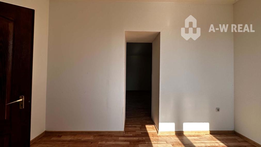 Na predaj 2-izb. byt v dvojdome (110 m²) v štandarde s krbom – Možnosť kúpy celého dvojdomu!   Zemianska Olča