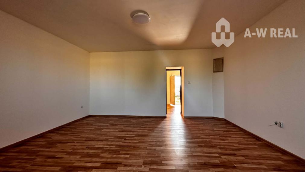 Na predaj 2-izb. byt v dvojdome (110 m²) v štandarde s krbom – Možnosť kúpy celého dvojdomu!   Zemianska Olča