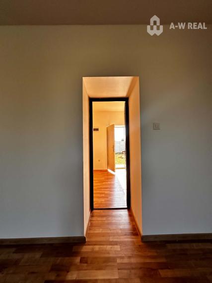 Na predaj 2-izb. byt v dvojdome (110 m²) v štandarde s krbom – Možnosť kúpy celého dvojdomu!   Zemianska Olča