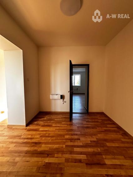 Na predaj 2-izb. byt v dvojdome (110 m²) v štandarde s krbom – Možnosť kúpy celého dvojdomu!   Zemianska Olča