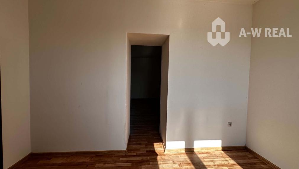 Na predaj 2-izb. byt v dvojdome (110 m²) v štandarde s krbom – Možnosť kúpy celého dvojdomu!   Zemianska Olča