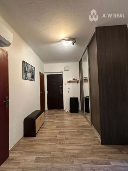 NA PREDAJ kompletne zrekonštruovaný 3-izbový byt s nadštandardnou pivnicou , s balkónom a klimatizáciou v Dunajskej Strede