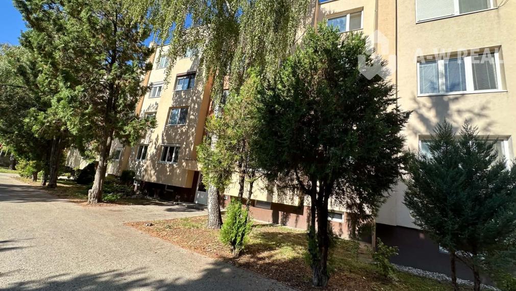 NA PREDAJ kompletne zrekonštruovaný 3-izbový byt s nadštandardnou pivnicou , s balkónom a klimatizáciou v Dunajskej Strede