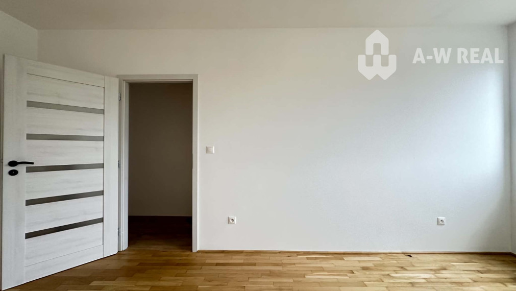 NA PREDAJ  Kompletne zrekonštruovaný 3-izbový tehlový byt s balkónom v Dunajskej Strede