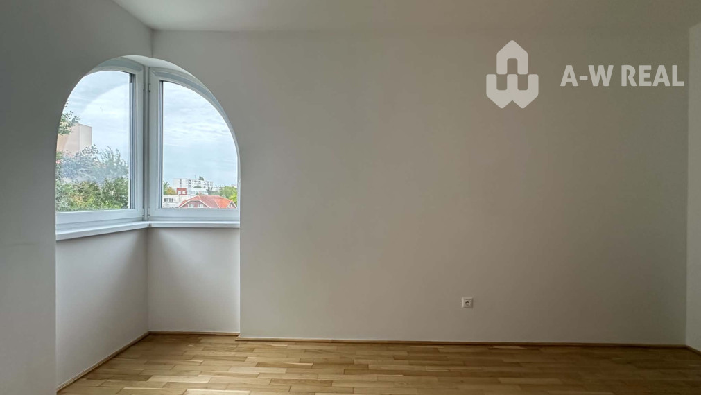 NA PREDAJ  Kompletne zrekonštruovaný 3-izbový tehlový byt s balkónom v Dunajskej Strede