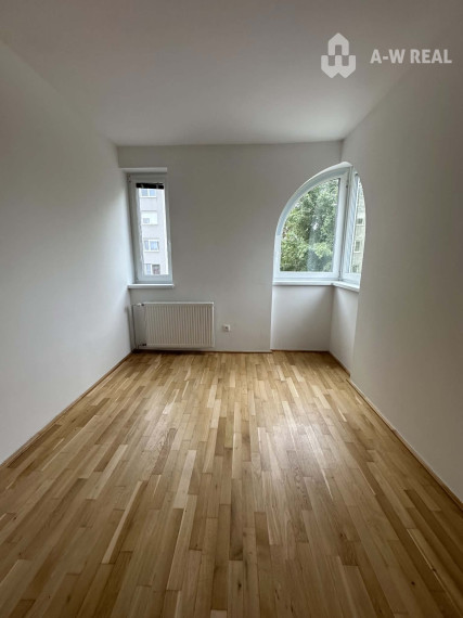 NA PREDAJ  Kompletne zrekonštruovaný 3-izbový tehlový byt s balkónom v Dunajskej Strede