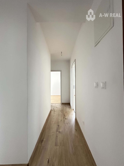 NA PREDAJ  Kompletne zrekonštruovaný 3-izbový tehlový byt s balkónom v Dunajskej Strede