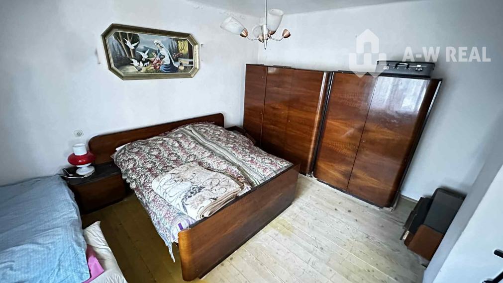 Na predaj starší rodinný dom vhodný na kompletnú prestavbu  v obci Dunajský Klátov s novými vizualizáciami