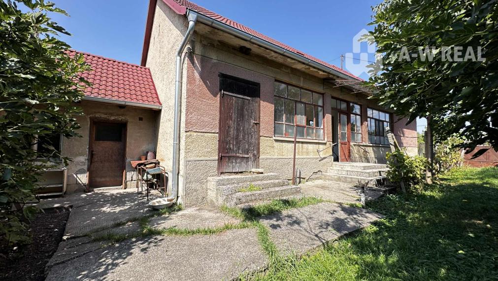 Na predaj starší rodinný dom vhodný na kompletnú prestavbu  v obci Dunajský Klátov s novými vizualizáciami