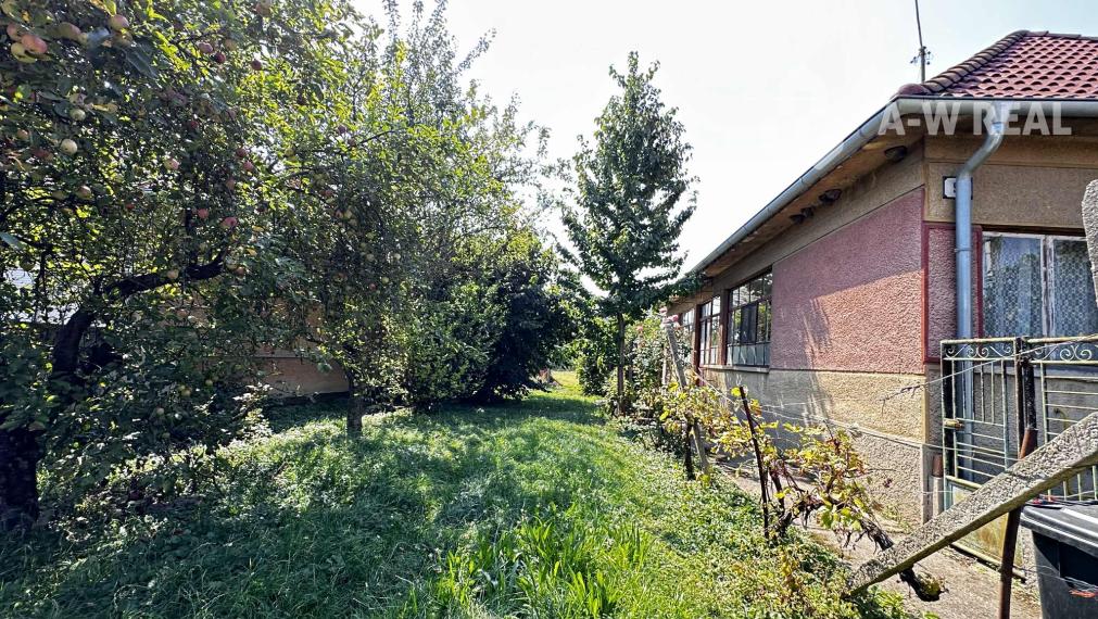 Na predaj starší rodinný dom vhodný na kompletnú prestavbu  v obci Dunajský Klátov s novými vizualizáciami