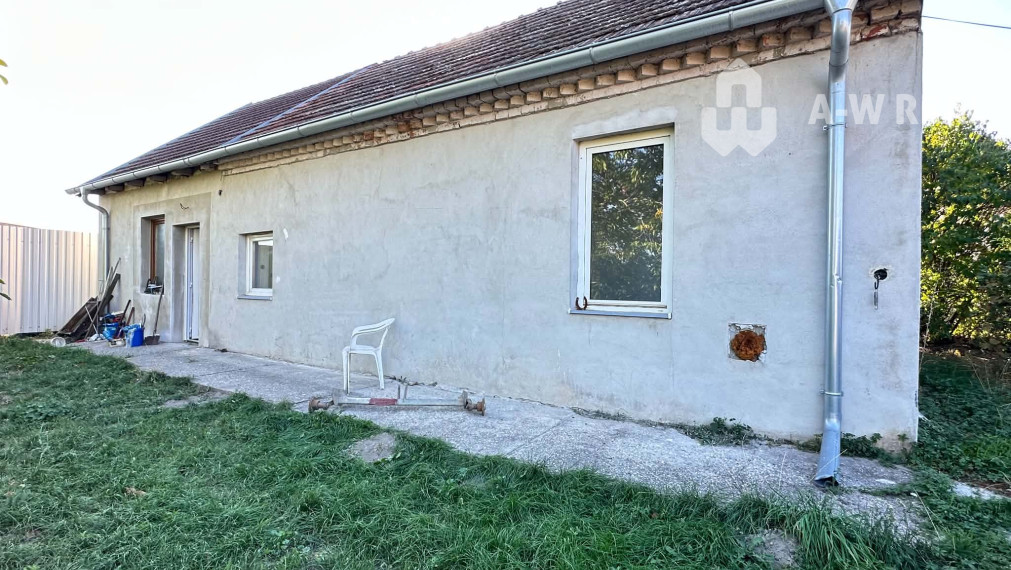 Na predaj starší, čiastočne zrekonštruovaný 3 izbový rodinný dom v obci Okoč