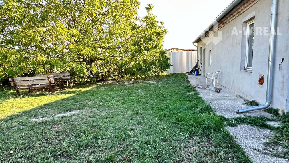 Na predaj starší, čiastočne zrekonštruovaný 3 izbový rodinný dom v obci Okoč