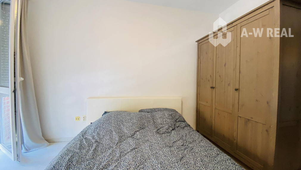 Stačí sa len nasťahovať a bývať / Na prenájom kompletne zariadený 3 izbový byt s 2 balkónmi, s výťahom a  s klimatizáciou a vlastným parkovacím miestom  na ulici Kráľa Žigmunda v Dun. Strede od 1.12.2026