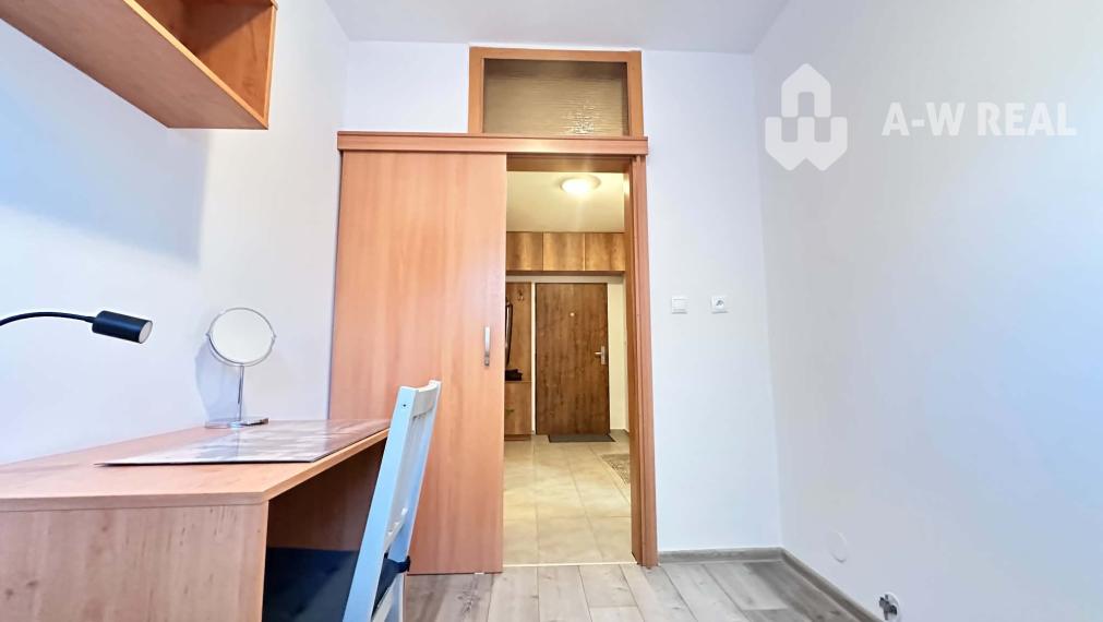 NA PRENÁJOM  kompletne zariadený 3-izbový byt s vlastným el.  podlahovým kúrením, klimatizáciou a s lodžiou  – Záhradnícka ul., Dunajská Streda