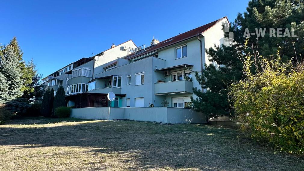 NA PRENÁJOM  kompletne zariadený 3-izbový byt s vlastným el.  podlahovým kúrením, klimatizáciou a s lodžiou  – Záhradnícka ul., Dunajská Streda