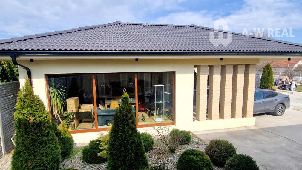 Znížená cena!!☎️0917656551📞Výnimočný, luxusný, kompletne zariadený 4-i rodinný dom, krásnym veľkorysým pozemkom + vedľajšia budova: letná kuchyňa s krytou terasou v obci Vydrany