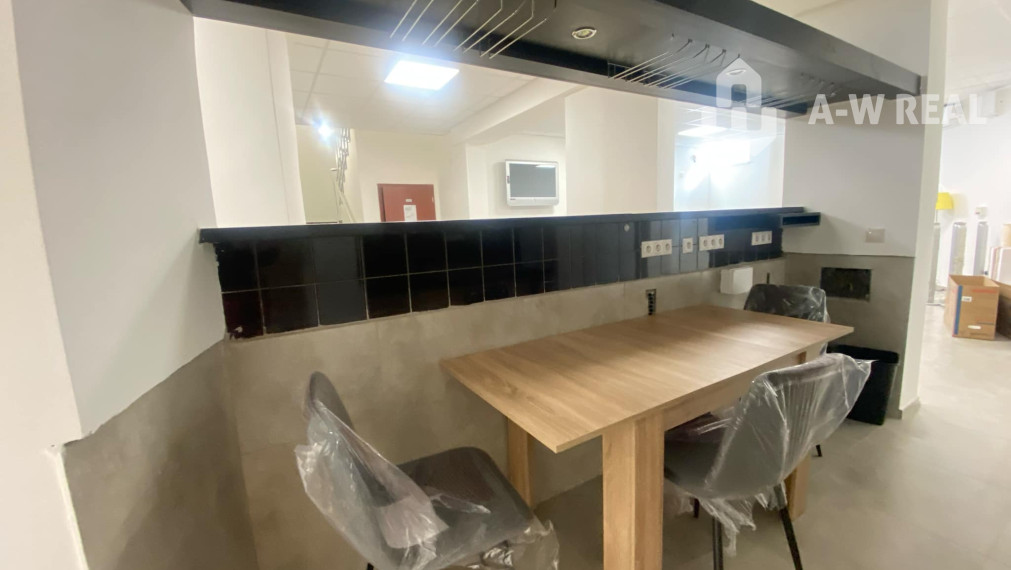 Na prenájom väčší obchodný priestor 230 m² v suteréne v širšom centre mesta Dunajskej Stredy