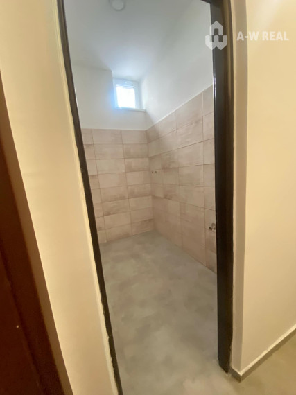 Na prenájom väčší obchodný priestor 230 m² v suteréne v širšom centre mesta Dunajskej Stredy