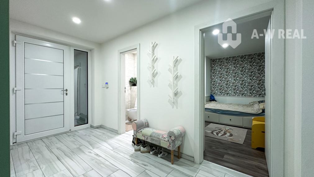 EXKLUZÍVNA PONUKA!!! Váš vysnívaný domov čaká! 5-izbový rodinný dom s bazénom, dvojgarážou a letnou kuchyňou na veľkolepom pozemku 1520 m2 v obci Veľké Blahovo