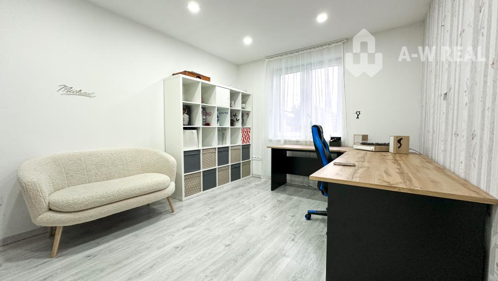 EXKLUZÍVNA PONUKA!!! Váš vysnívaný domov čaká! 5-izbový rodinný dom s bazénom, dvojgarážou a letnou kuchyňou na veľkolepom pozemku 1520 m2 v obci Veľké Blahovo