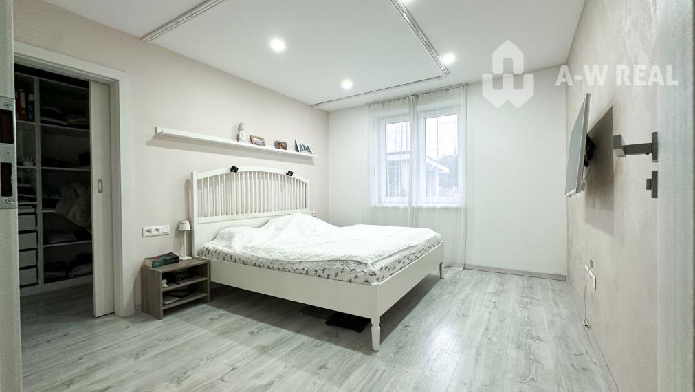 EXKLUZÍVNA PONUKA!!! Váš vysnívaný domov čaká! 5-izbový rodinný dom s bazénom, dvojgarážou a letnou kuchyňou na veľkolepom pozemku 1520 m2 v obci Veľké Blahovo