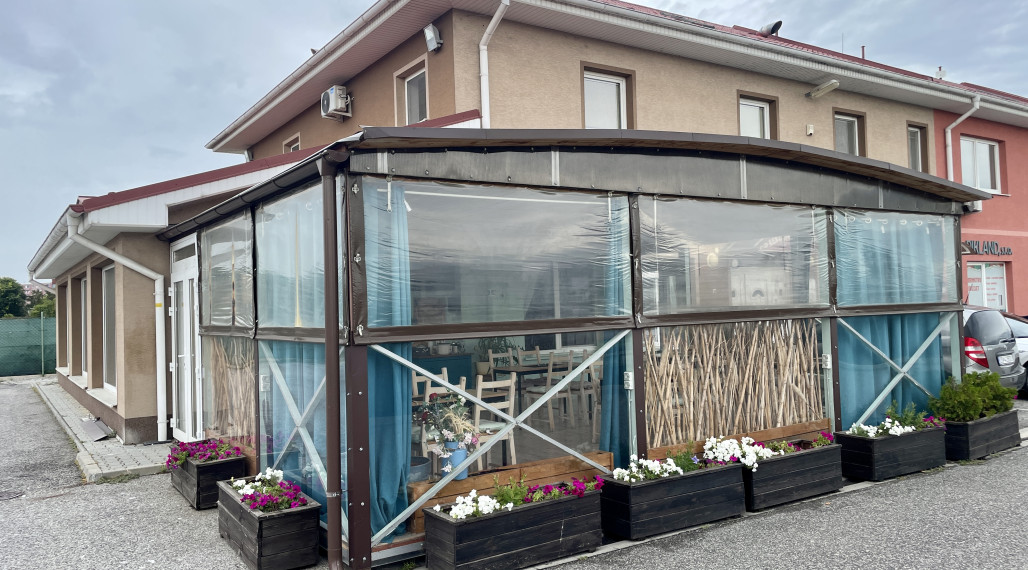 KOMPLETNE ZARIADENÁ REŠTAURÁCIA S BYTOVOU JEDNOTKOU NA PREDAJ V DUNAJSKEJ STREDE