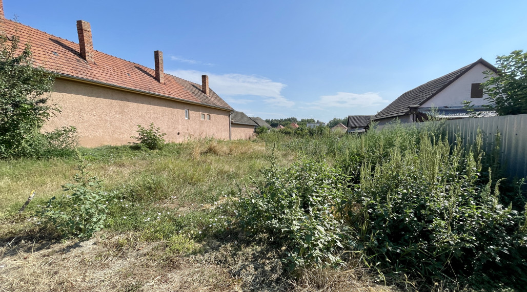 ČILIŽSKÁ RADVAŇ – POZEMOK NA PREDAJ V CENTRE DEDINY