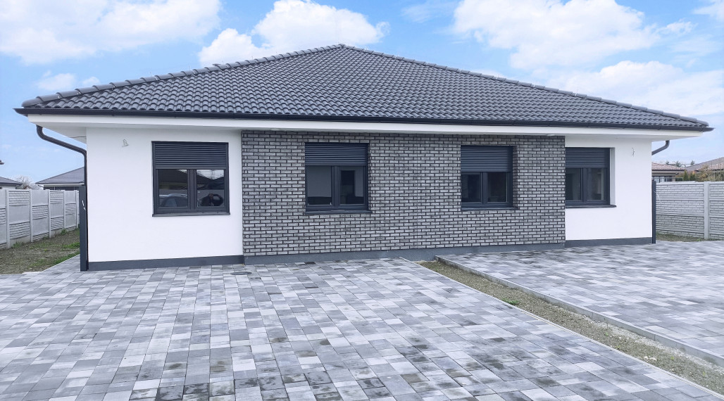 4 izbový rodinný dom (dvojdom) v obci Veľké Blahovo