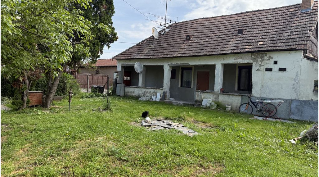 Starý domček s obrovským potenciálom v obci Jahodná